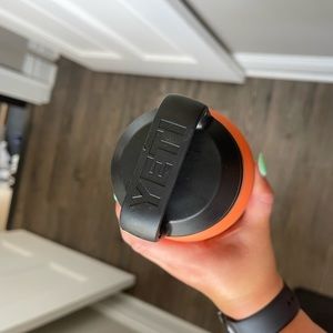 Yeti rambler w chug lid